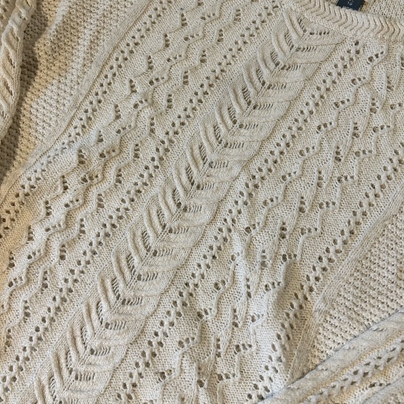 Light weight white sweater - Picture 2 of 4